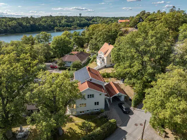 Villa, 8 rum, 263 m² i Danderyd