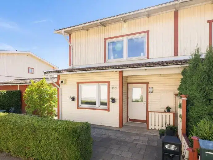 Semi-detached/terraced, 4 rooms, 103 m²