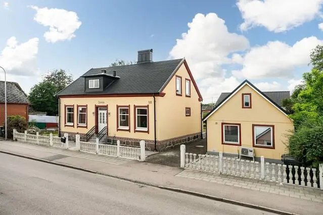 Image 1 of 21 of Nygatan 50