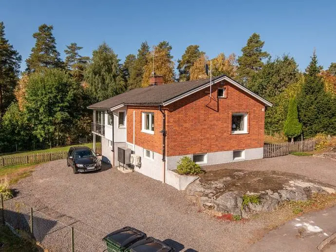 Bild 1 av 21 på Skiftesvägen 11