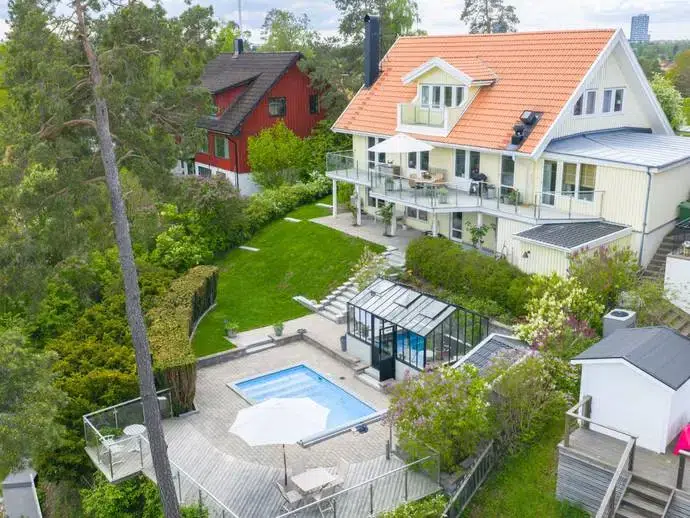 House, 8 rooms, 259 m²