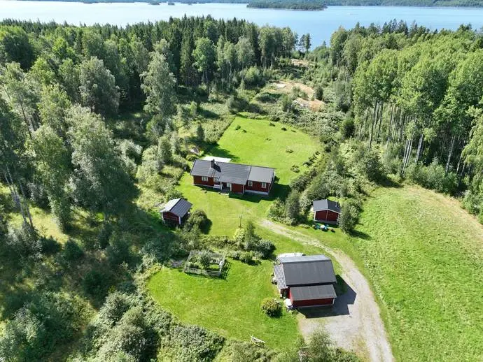 Bild 1 av 21 på Västra Viker Vikebo 1