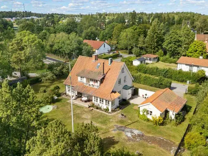 Villa, 11 rum, 244 m²