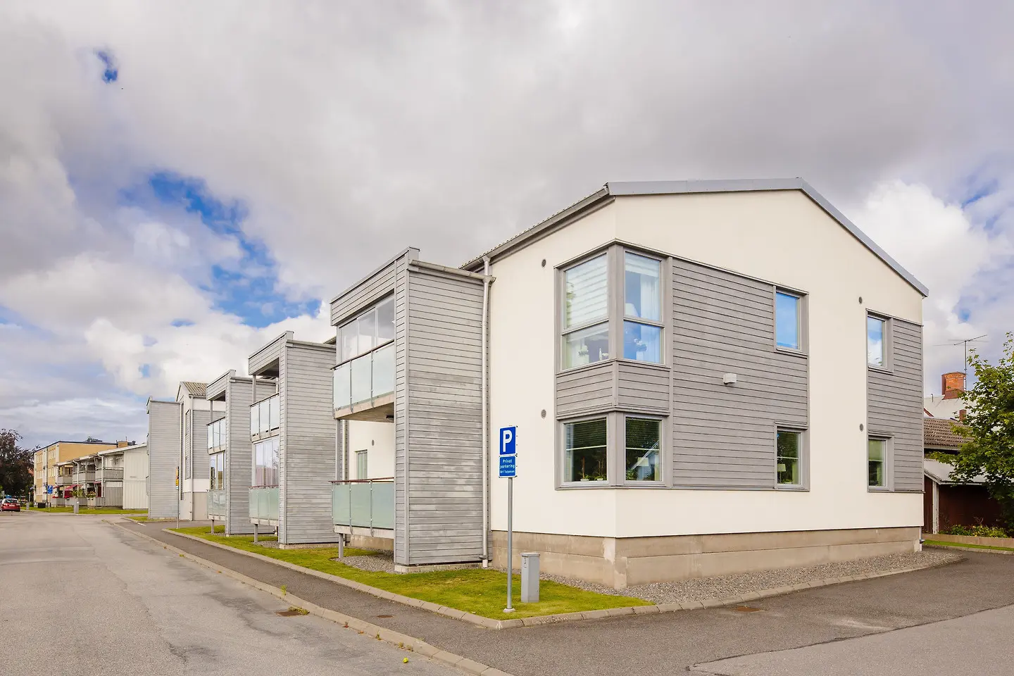 Image 1 of 4 of Radiogatan 1