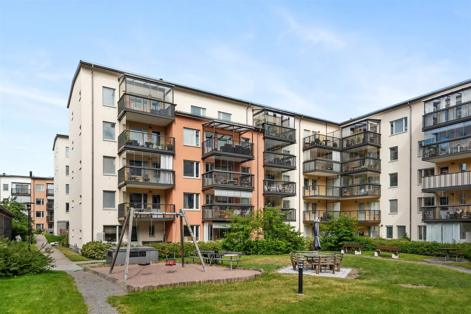 Image 1 of 22 of Drottninggatan 1 C