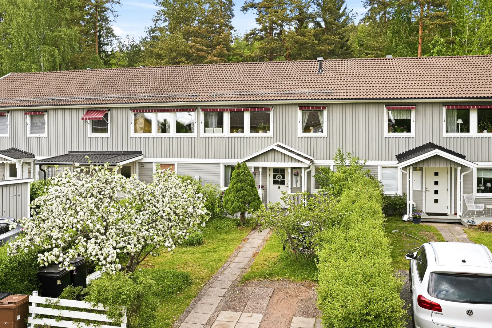 Bild 1 av 21 på Blåbärsstigen 29