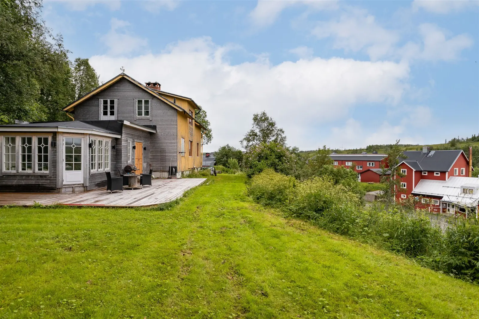 Image 1 of 21 of Vintergatan 52