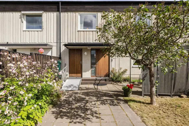 Bild 1 av 21 på Cedervägen 15