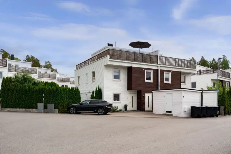 Semi-detached/terraced, 6 rooms, 176 m² in Lindbacken