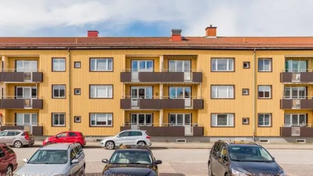 Bild 1 av 19 på Oppeby torg 4A