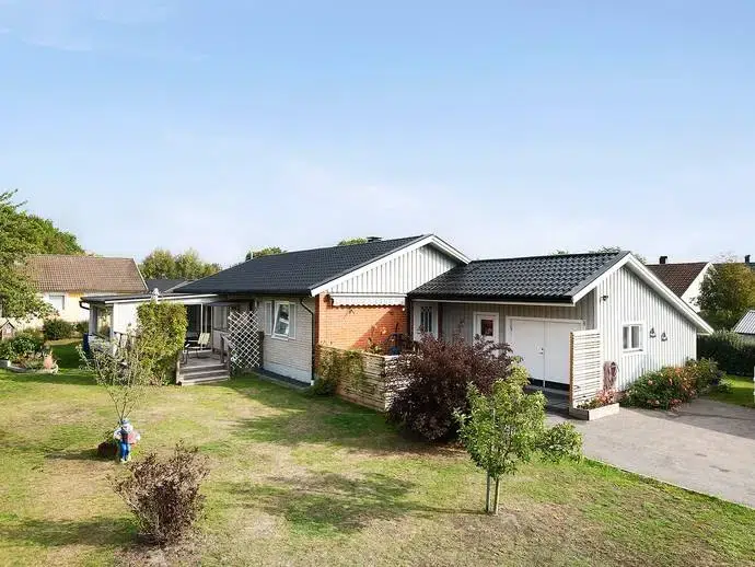 House, 3 rooms, 96 m²