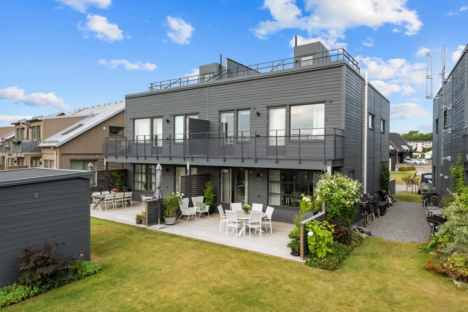Bild 1 av 21 på Solbacka Strandväg 36 B