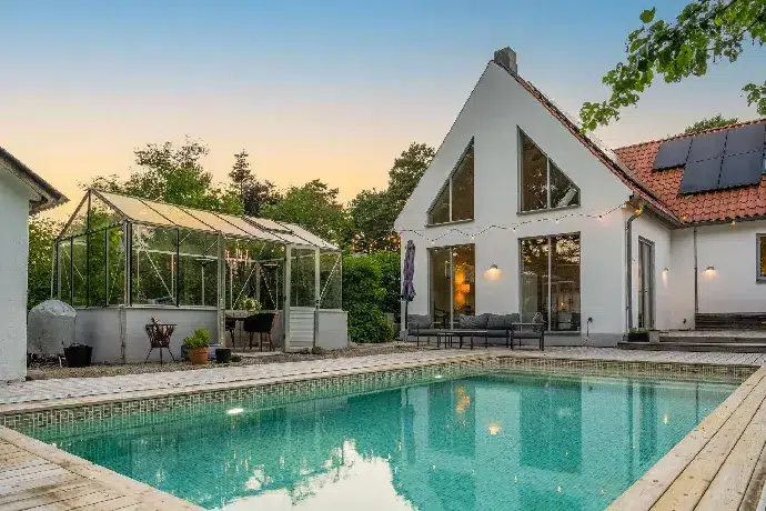 House, 7 rooms, 225 m² in Ålstorp