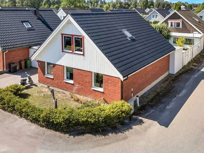 Image 1 of 21 of Vretlundavägen 20