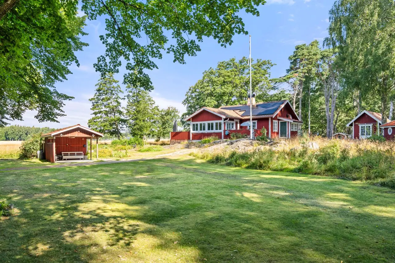 Bild 1 av 21 på Herrhamra 12