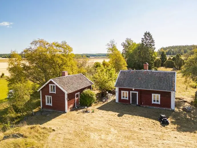Image 1 of 21 of Österunda Hässelsta 5 & 6