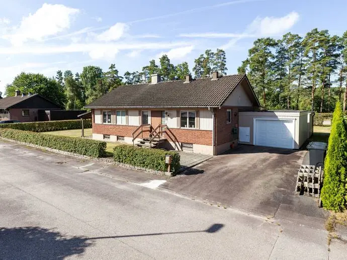 Bild 1 av 21 på Lindvägen 12