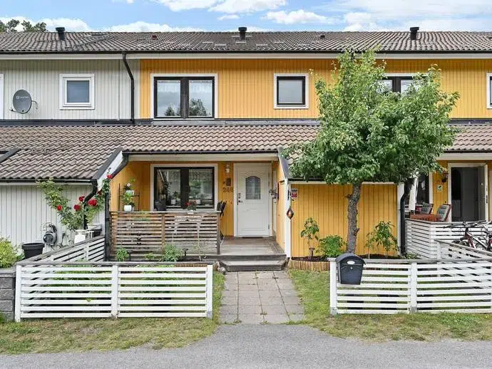 Semi-detached/terraced, 4 rooms, 122 m²