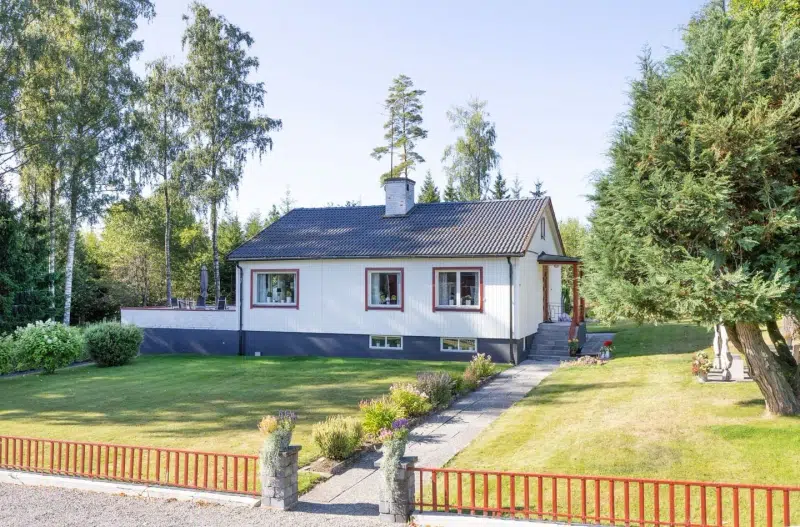 House, 4 rooms, 110 m² in Hjältaryd