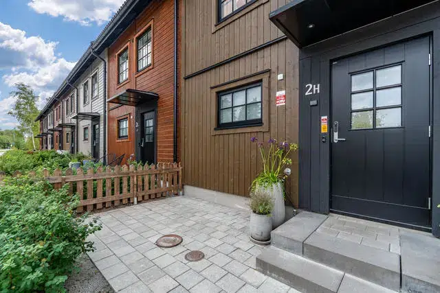 Semi-detached/terraced, 5 rooms, 146 m² in Alsike