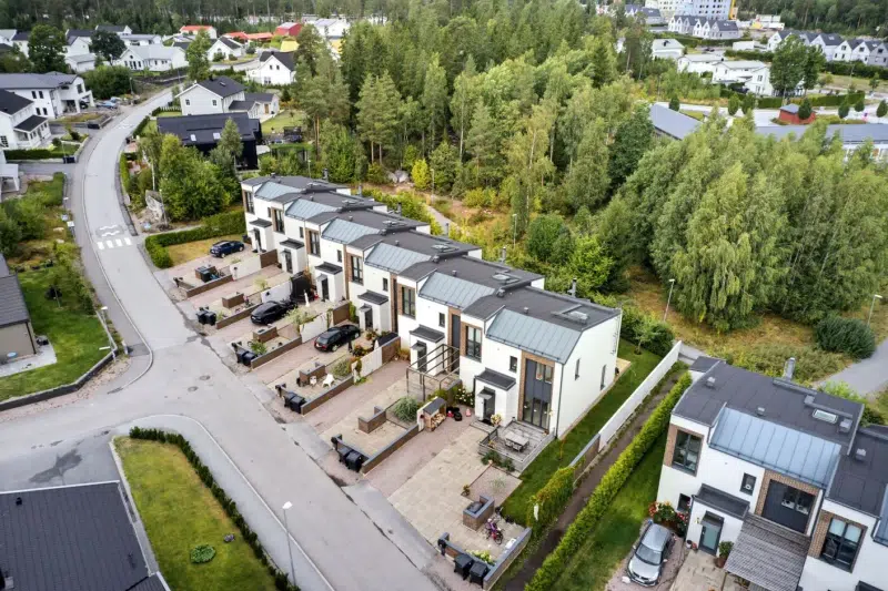 Semi-detached/terraced, 5 rooms, 135 m² in Lindbacken