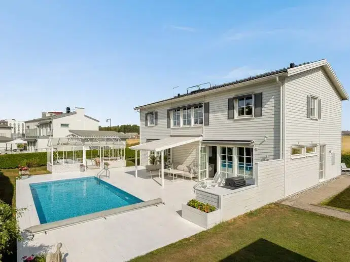 Villa, 8 rum, 222 m²