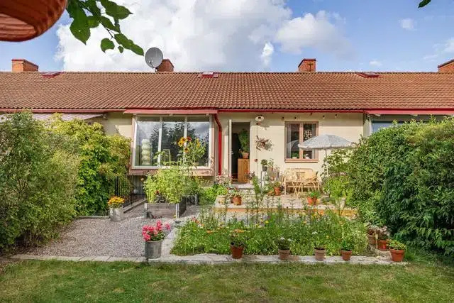 Par-/radhus, 5 rum, 82 m² i Hageby