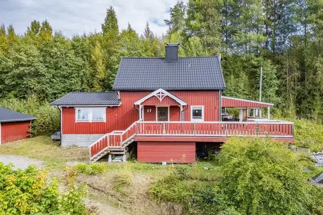Gård, 4 rum, 98 m² i Ljustorp