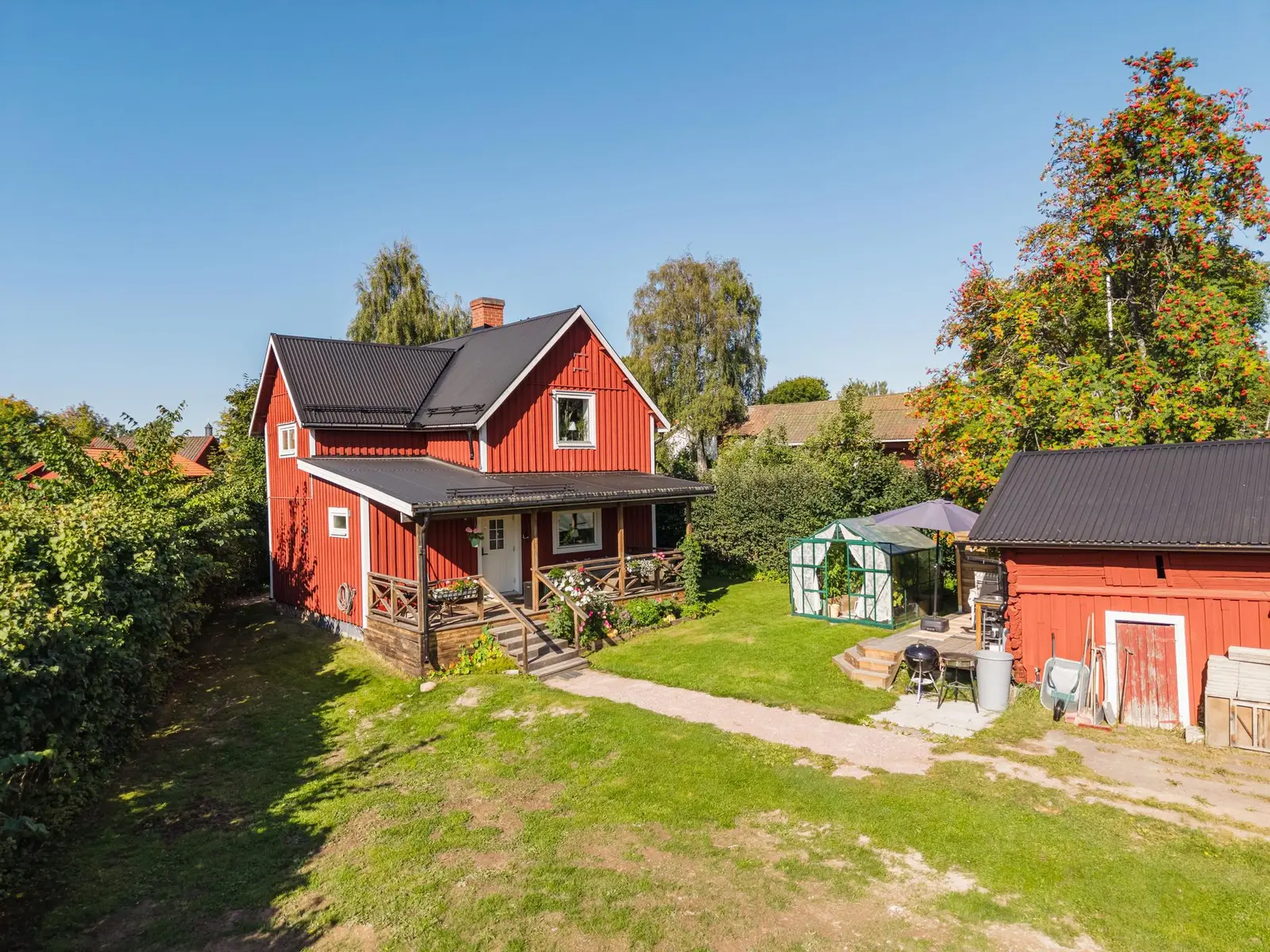 Bild 1 av 39 på Kyrkbyvägen