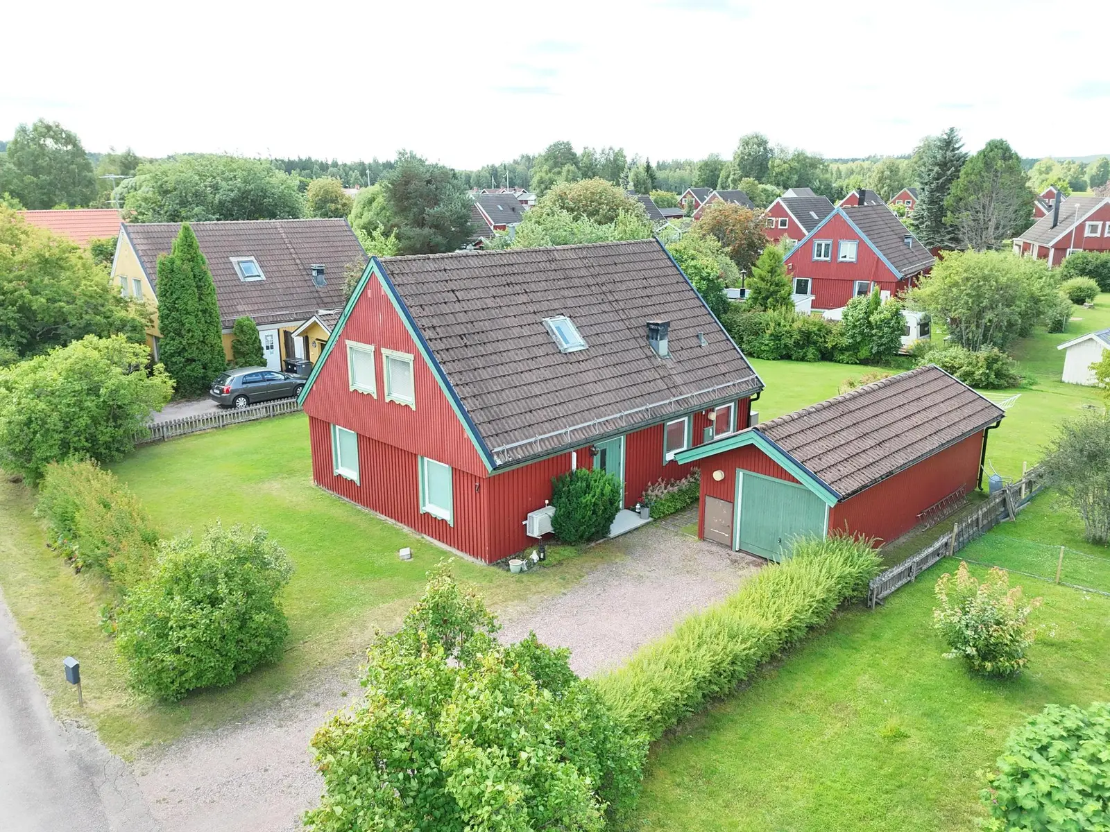 Image 1 of 8 of Enbärsvägen