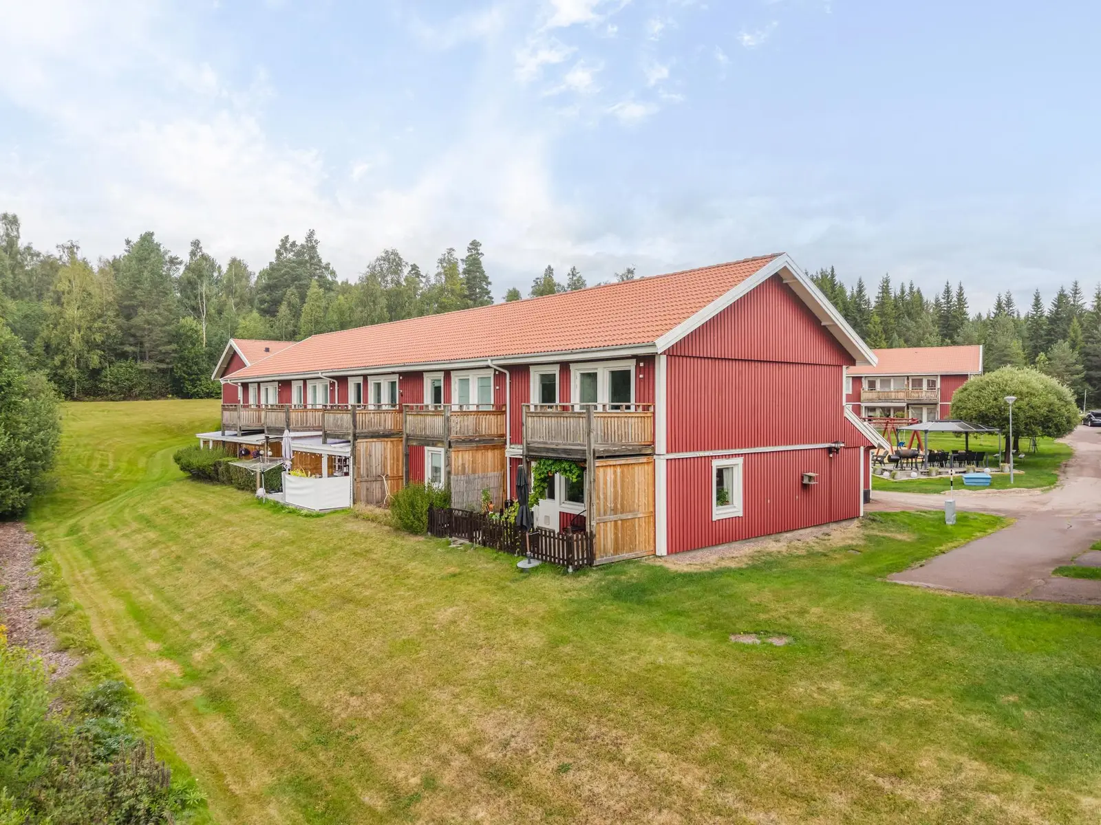 Image 1 of 34 of Högsvevägen