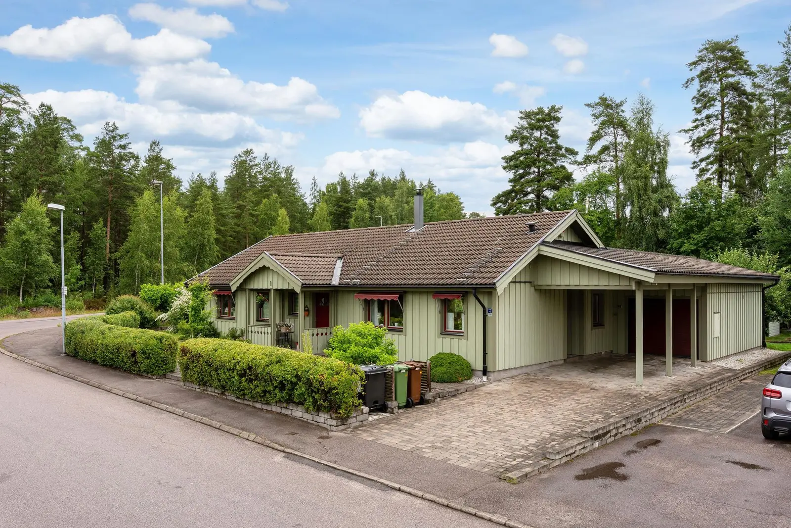 Bild 1 av 41 på Åskvinden