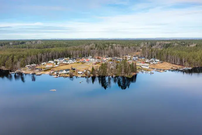 Image 1 of 10 of Hultsjön