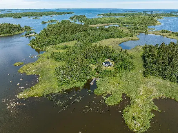 Image 1 of 27 of Oxholmen