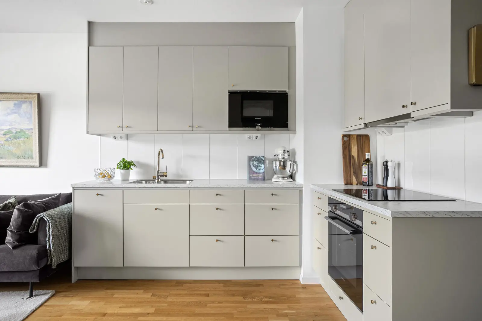 Image 1 of 24 of Pressarvägen