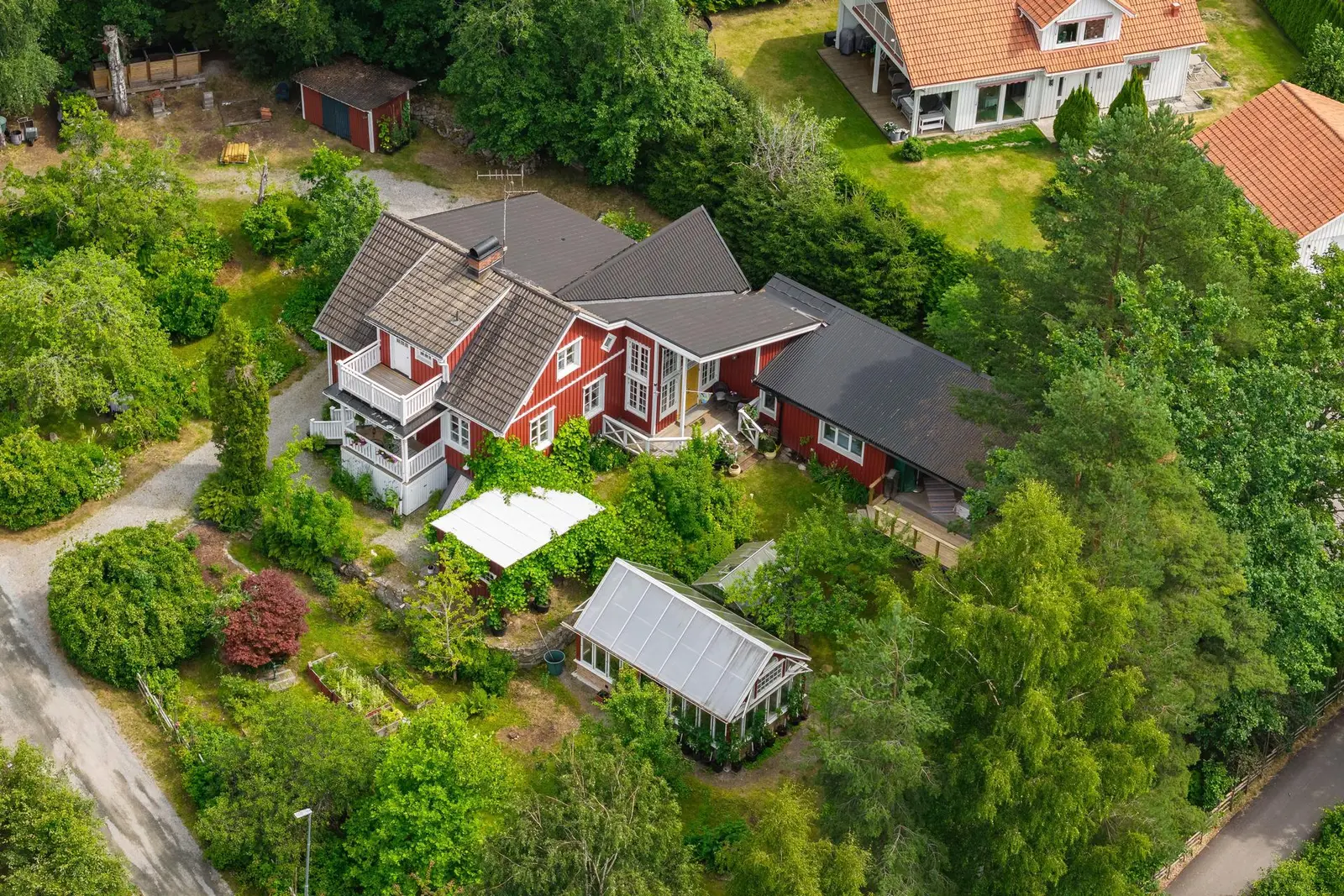 Image 1 of 16 of Mor Stinas väg