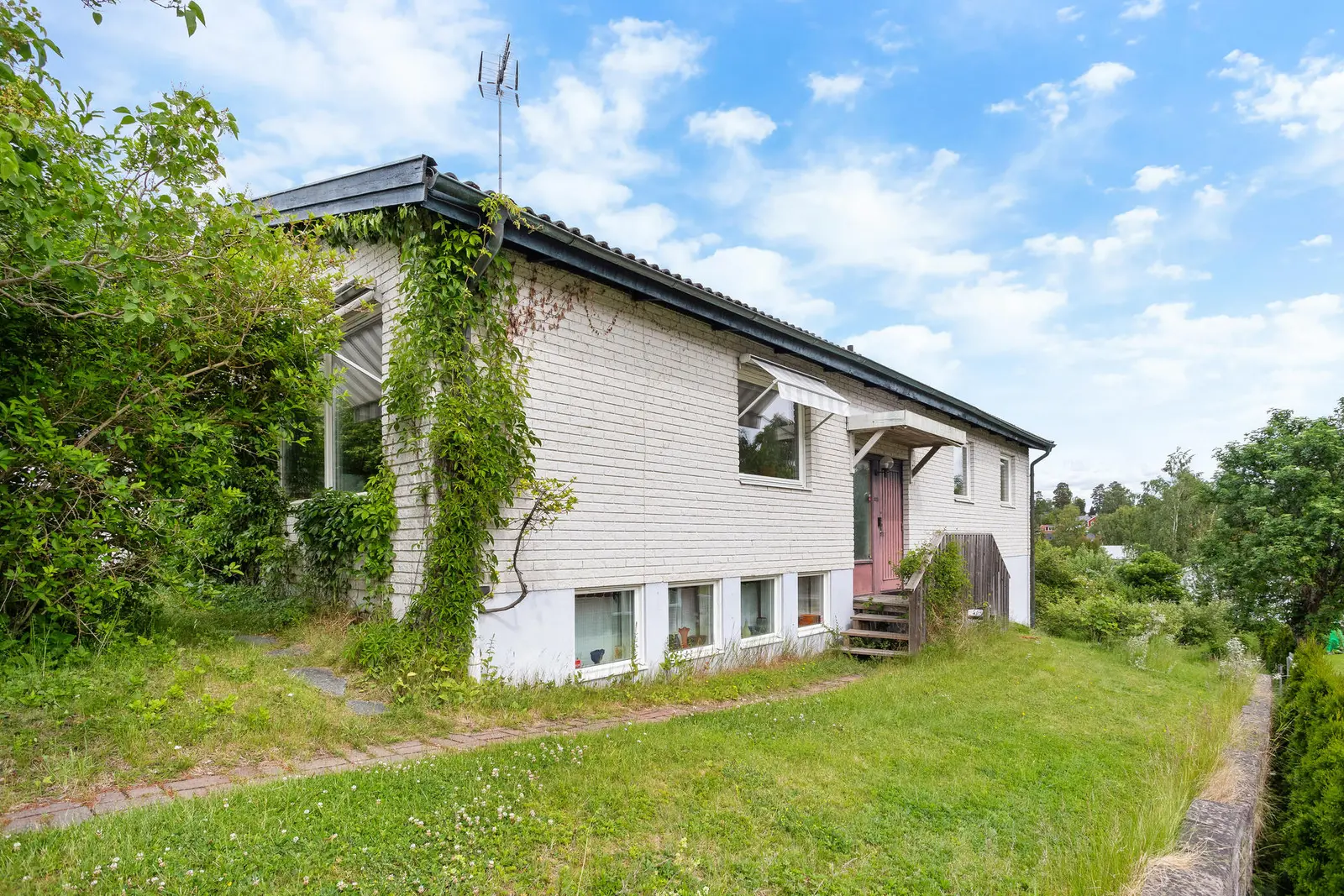 Image 1 of 21 of Backvägen