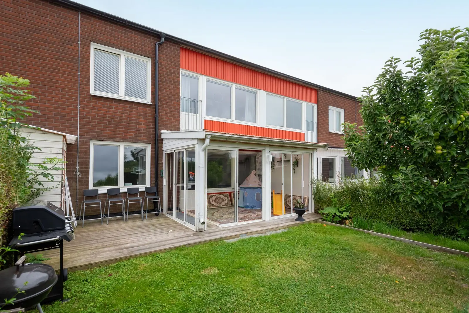 Image 1 of 27 of Mandelstensvägen