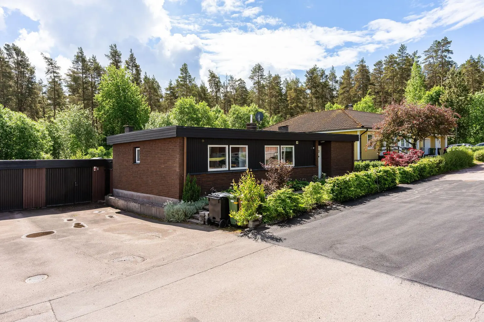 Image 1 of 41 of Almvägen