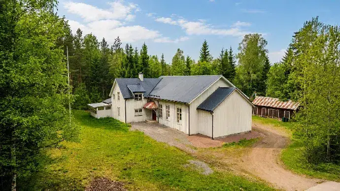 Farm, 2699 m² in Kil