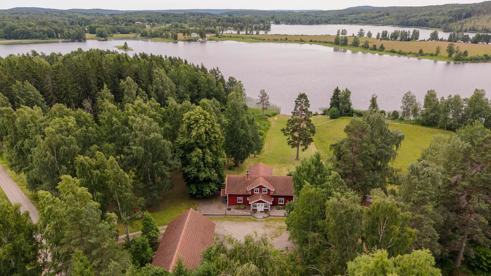 Bild 1 av 21 på Resbol Sörtomta