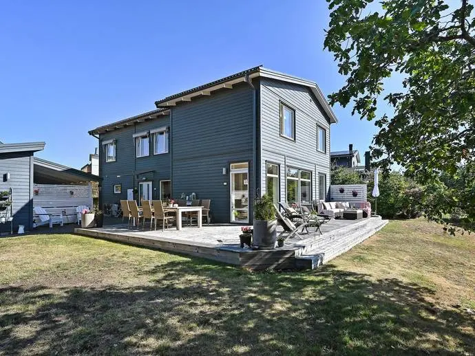 Image 1 of 21 of Hålluddsstigen 9