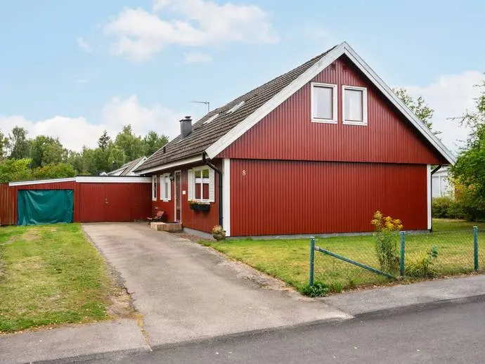 Image 1 of 21 of Falkvägen 8