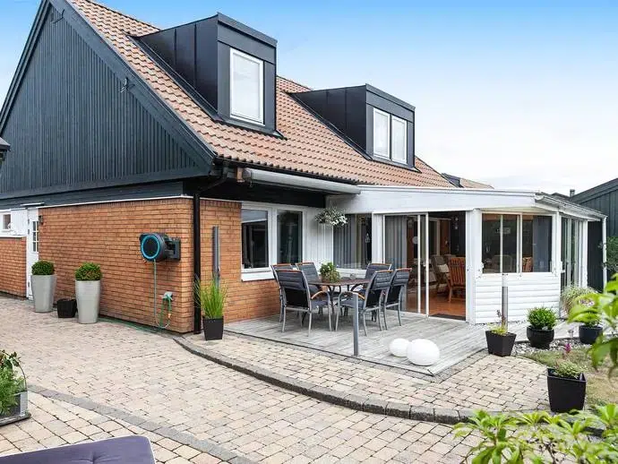 Apartment, 6 rooms, 142 m²