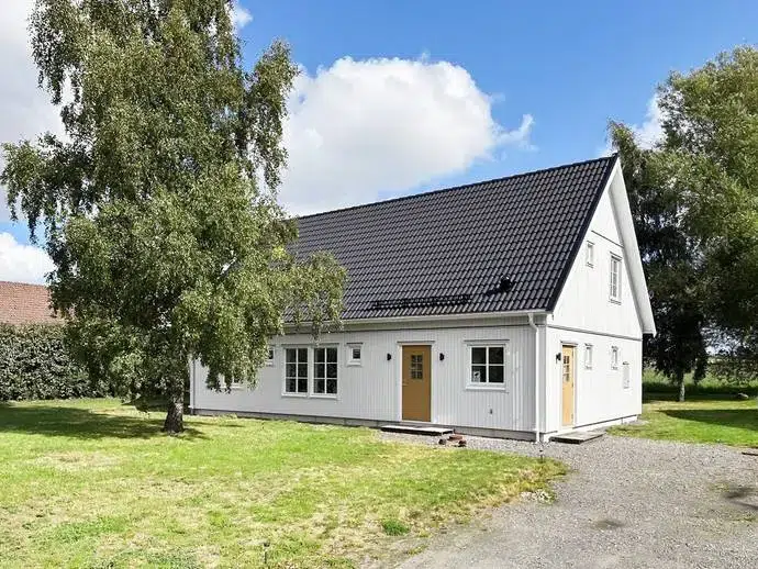 House, 4 rooms, 98 m²