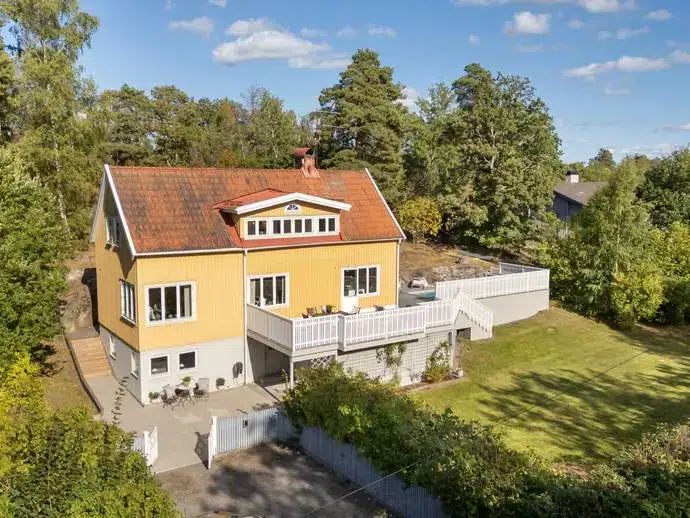 House, 9 rooms, 185 m²