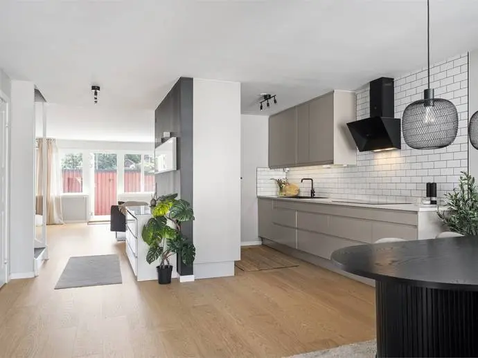 Bild 1 av 21 på Gulklövergatan 64