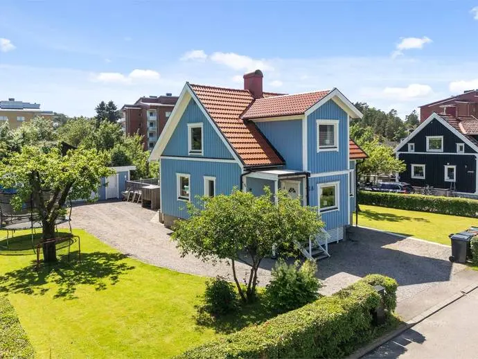 Image 1 of 21 of Byvägen 18