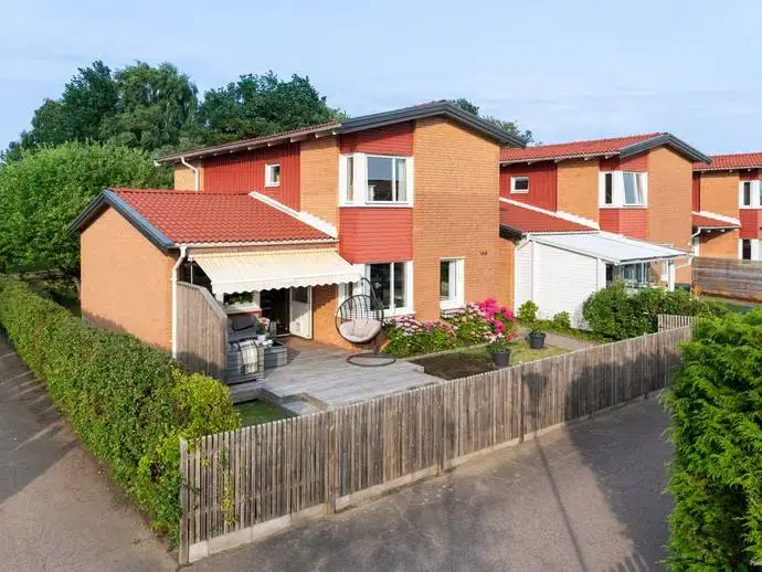 Semi-detached/terraced, 4 rooms, 114 m²