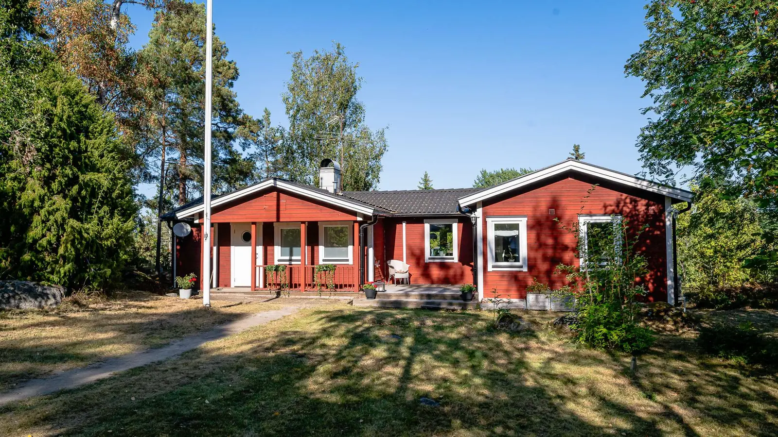 Bild 1 av 21 på Åsvägen 14